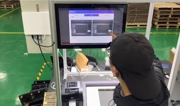 其他项目现场 · 吸顶屏检测操作